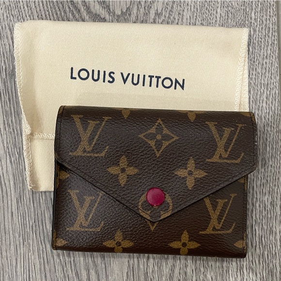 LV Compact Wallet Victorine Monogram - Picture 2 of 5